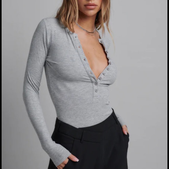 Cozy snap romper new with out tags - Picture 8 of 8